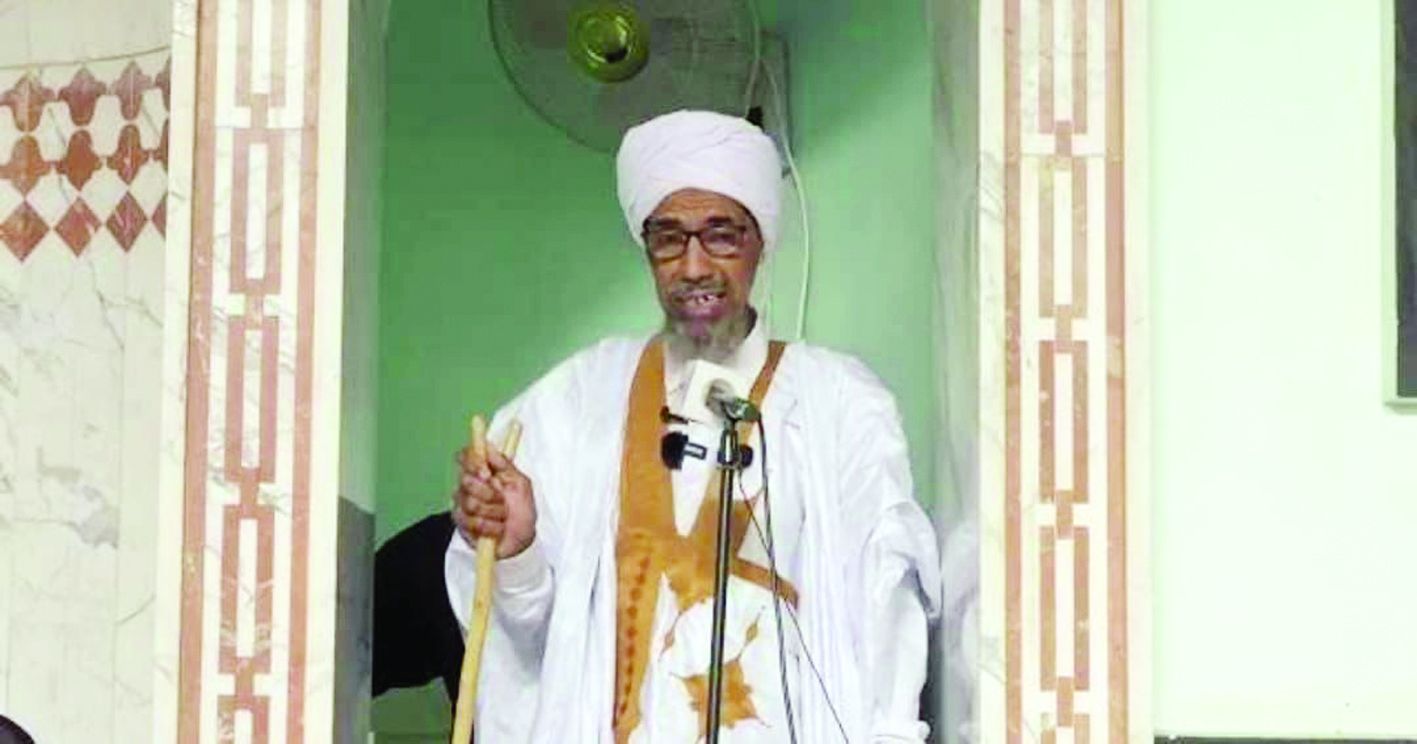 السعودية | مفتي موريتانيا يثمن ما يقدمه برنامج هدية خادم الحرمين الشريفين لتوزيع التمور وتفطير الصائمين