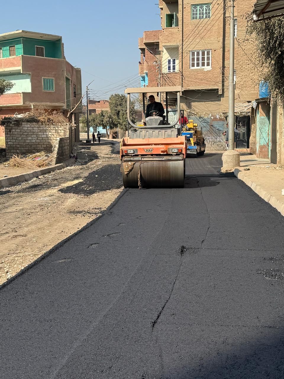 محافظ الجيزة: رصف وتطوير 5 شوارع حيوية فى قرى أطفيح