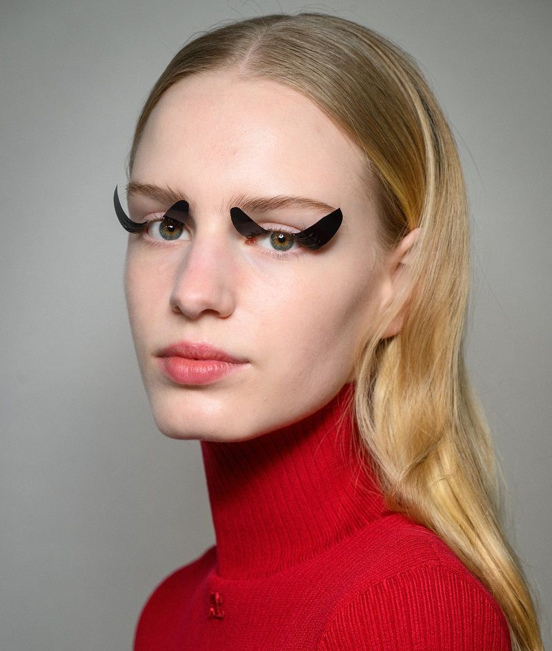 رسمات عيون جريئة من أسبوع الموضة في باريس لموسم خريف وشتاء 2025