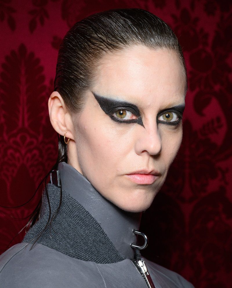 رسمات عيون جريئة من أسبوع الموضة في باريس لموسم خريف وشتاء 2025