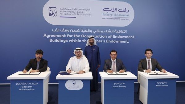 محمد بن راشد يشهد توقيع اتفاقيات مع 3 شركات دعماً لحملة «وقف الأب»