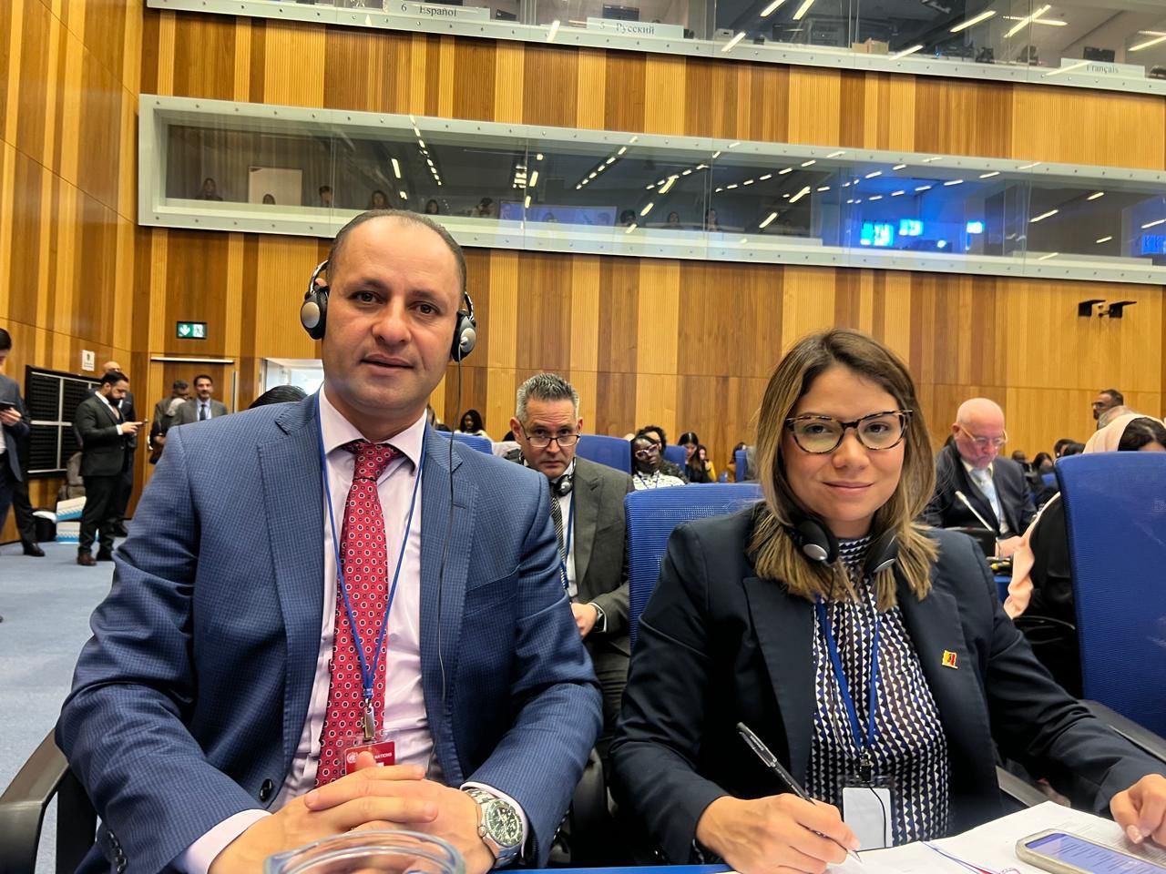 اختيار فتاة متطوعة بصندوق مكافحة الإدمان لقرع الأجراس من أجل السلام بفيينا