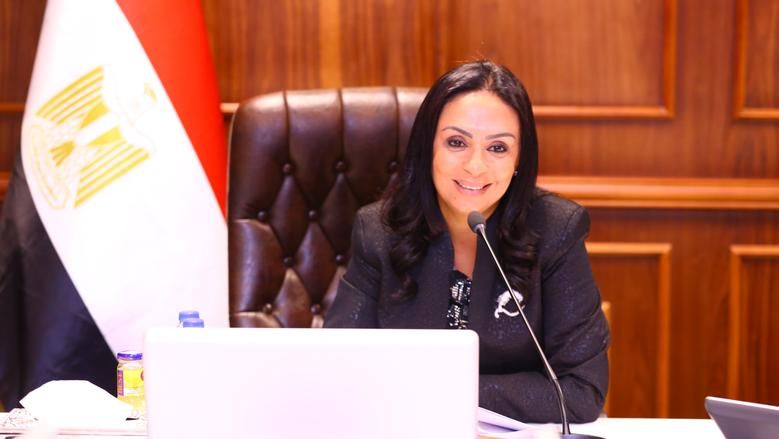 الامارات | سعاد حسني وفاتن حمامة وأحمد زكي يروجون لبرامج وزارة مصرية