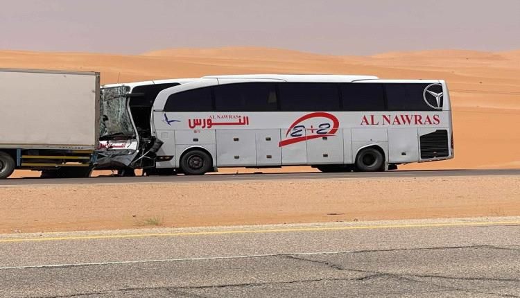 تقل معتمرين يمنيين...حادث مروع في شرورة بين حافلة نقل جماعي