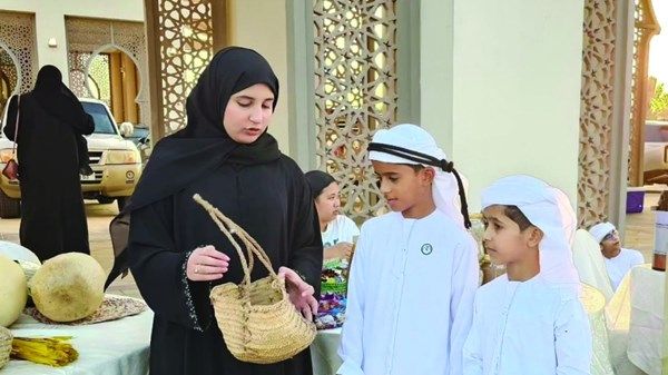 أطفال الإمارات.. حماة التراث