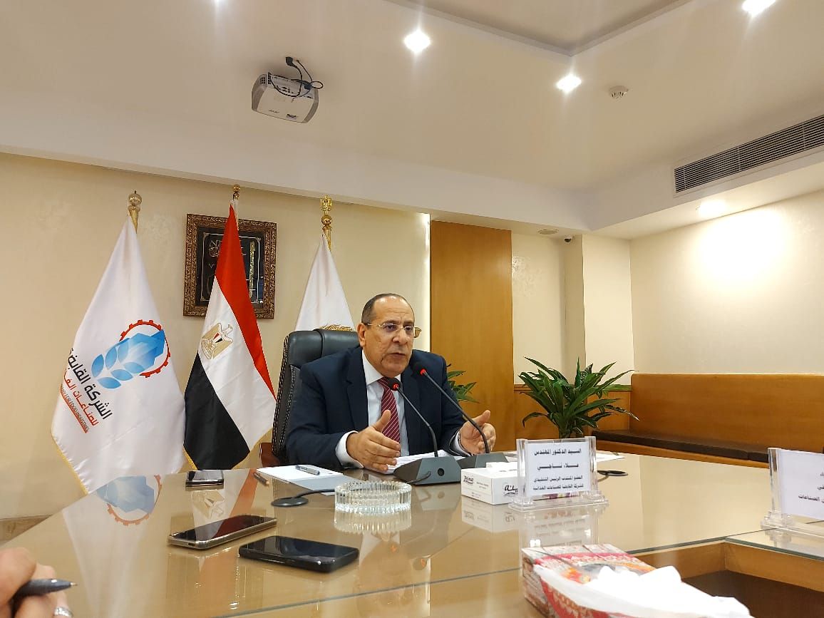 القابضة للصناعات الغذائية تطلق مشروعا لإنتاج "تراب التبييض" لأول مرة بمصر