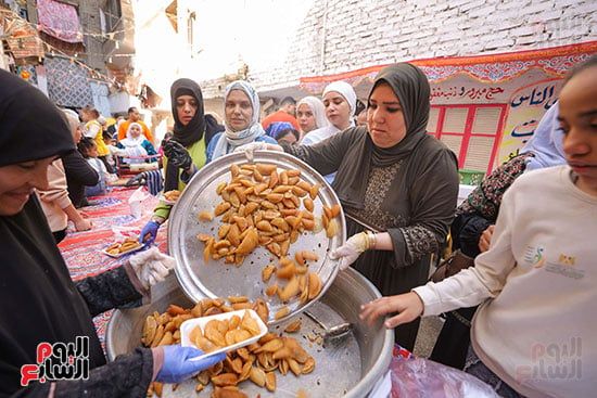 إفطار المطرية.. الآلاف يشاركون في أكبر حفل إفطار جماعى بمصر "صور"