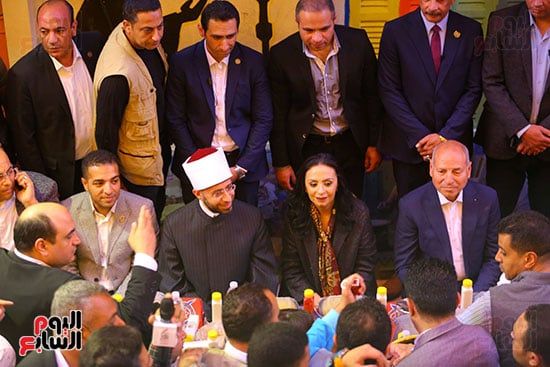 إفطار المطرية.. الآلاف يشاركون في أكبر حفل إفطار جماعى بمصر "صور"