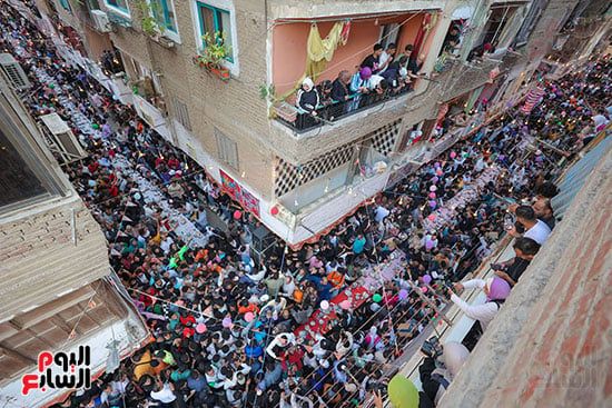 إفطار المطرية.. الآلاف يشاركون في أكبر حفل إفطار جماعى بمصر "صور"