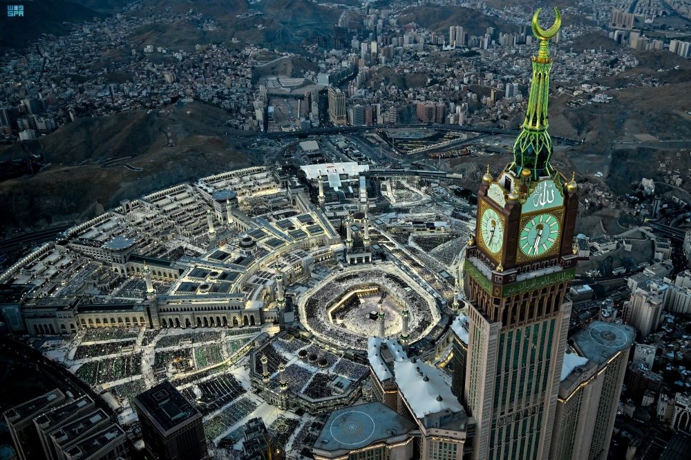 شاهد| صور من ارتفاع شاهق ترصد انسيابية تدفق قاصدي المسجد الحرام