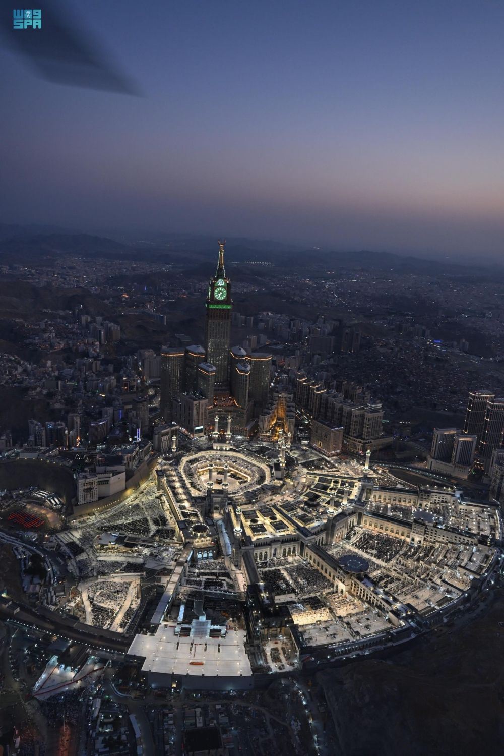 شاهد| صور من ارتفاع شاهق ترصد انسيابية تدفق قاصدي المسجد الحرام