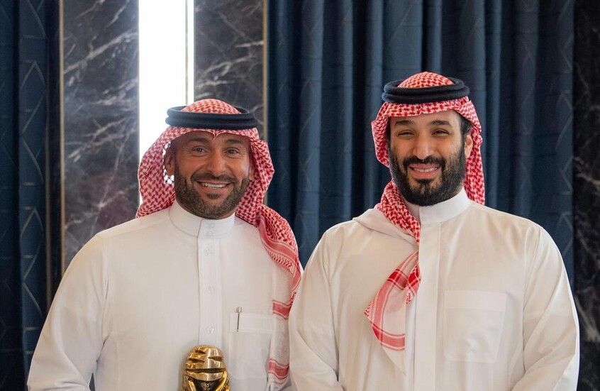 الخليج اليوم .. السعودية.. ولي العهد يستقبل يزيد الراجحي ويهنئه بتحقيق لقب رالي داكار