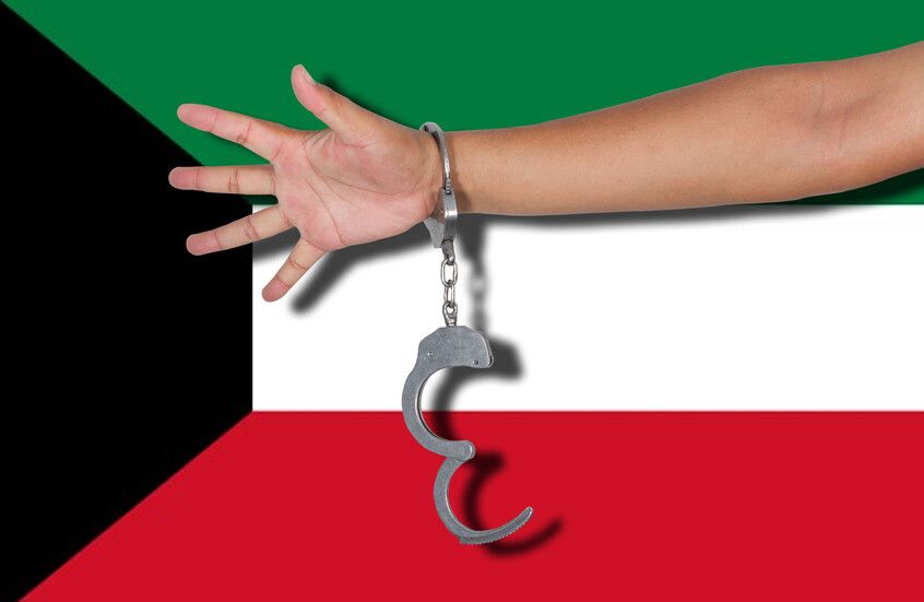 الخليج اليوم .. الكويت.. ضبط 11 رجلا وامرأة من جنسيات عربية وآسيوية بتهمة التسول و15 بائعا متجولا (صورة)