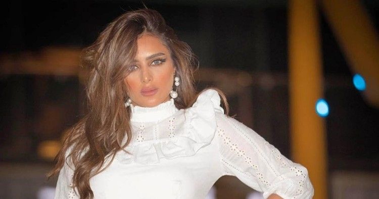 بعد سحب الجنسبة الكويتية منها.. ريم النجم توثق استلامها جواز سفرها السعودي