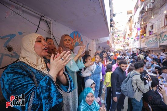 إفطار المطرية.. الآلاف يشاركون في أكبر حفل إفطار جماعى بمصر "صور"