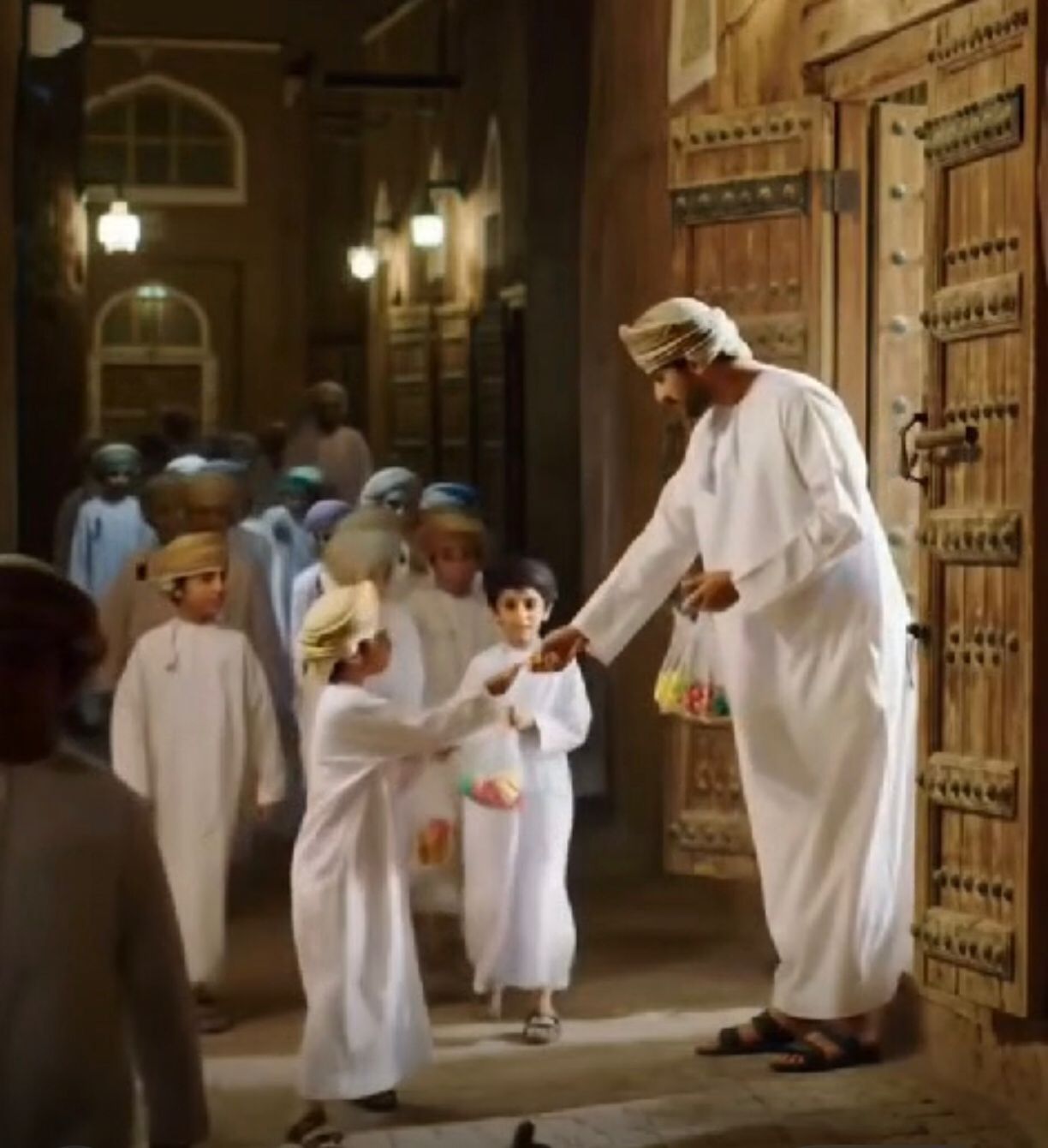 شاهد.. احتفالات سلطنة عمان بليلة النصف من رمضان