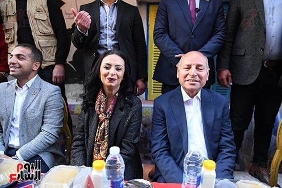 إفطار المطرية.. الآلاف يشاركون في أكبر حفل إفطار جماعى بمصر "صور"