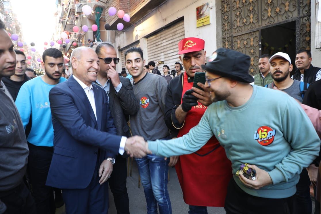 محافظ القاهرة يشارك فى حفل إفطار المطرية.. صور