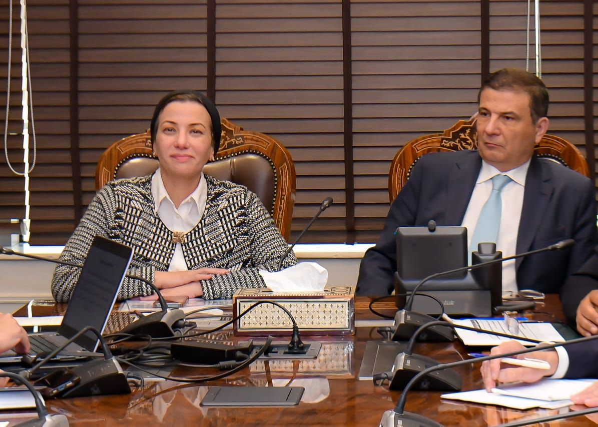 البيئة والزراعة يبحثان الاستفادة من المخلفات الزراعية والحيوانية