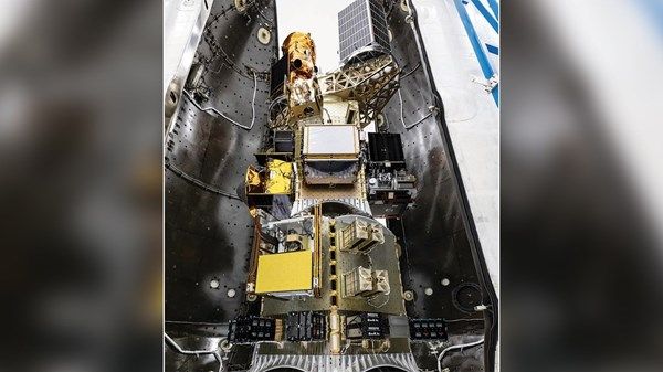 القمر الاصطناعي "اتحاد سات" ينطلق إلى الفضاء