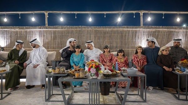 حمدان بن زايد يزور محمد خلفان الهاملي بمنزله في مدينة زايد