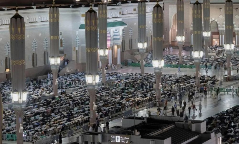 30 نوعًا.. أكثر من 80 ألف وحدة إنارة تبرز هوية المسجد النبوي