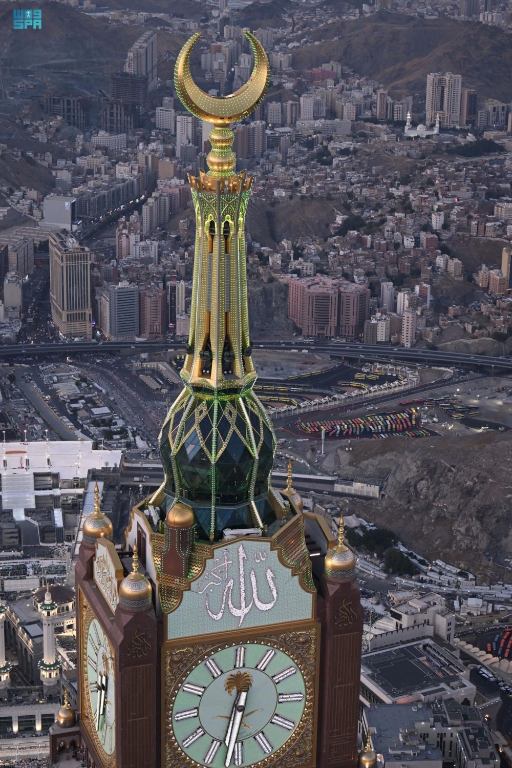 شاهد| صور من ارتفاع شاهق ترصد انسيابية تدفق قاصدي المسجد الحرام