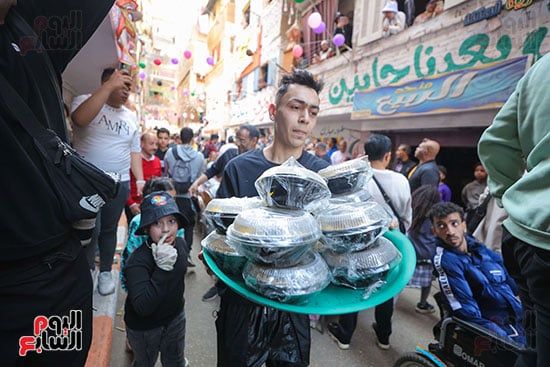 إفطار المطرية.. الآلاف يشاركون في أكبر حفل إفطار جماعى بمصر "صور"