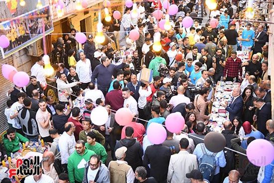 إفطار المطرية.. الآلاف يشاركون في أكبر حفل إفطار جماعى بمصر "صور"