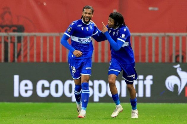 بطولة فرنسا: نيس يفرط بتقدمه ويتعادل مع أوكسير في الوقت القاتل