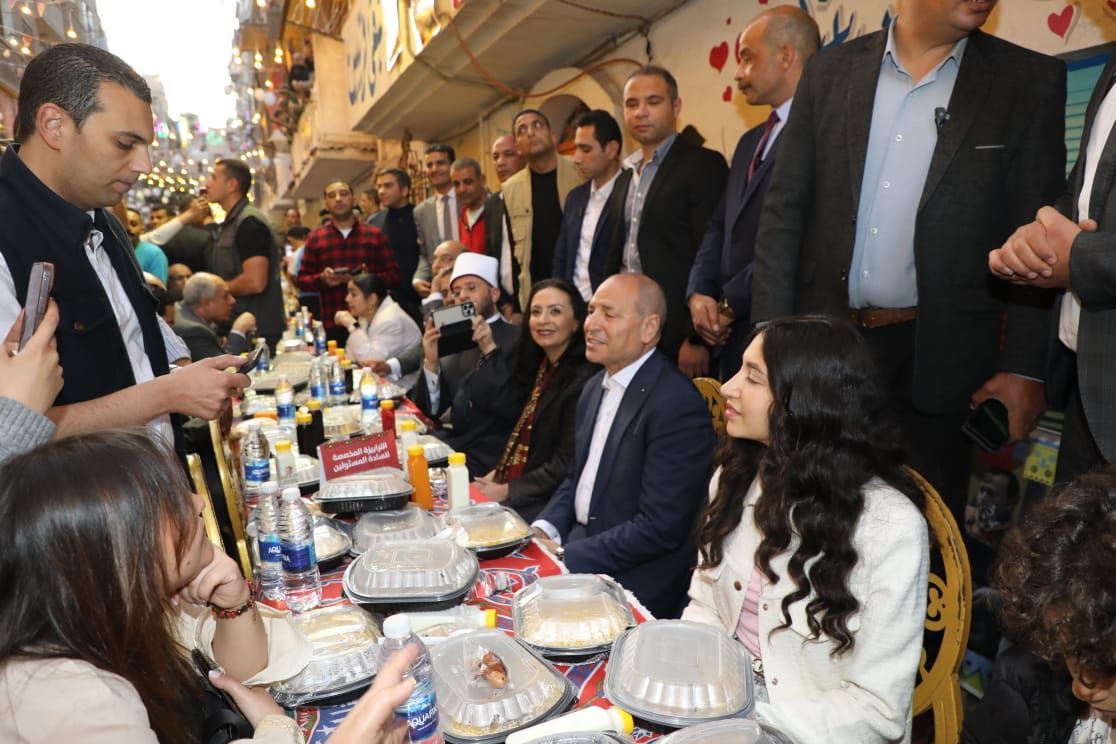 وزيرا الأوقاف والتضامن ومحافظ القاهرة يشاركون فى حفل إفطار المطرية.. صور
