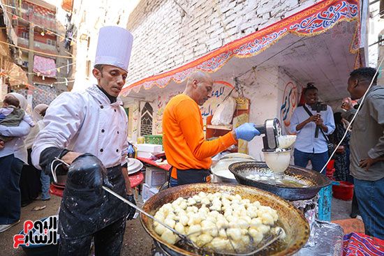 إفطار المطرية.. الآلاف يشاركون في أكبر حفل إفطار جماعى بمصر "صور"