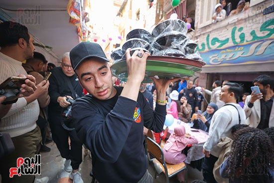 إفطار المطرية.. الآلاف يشاركون في أكبر حفل إفطار جماعى بمصر "صور"