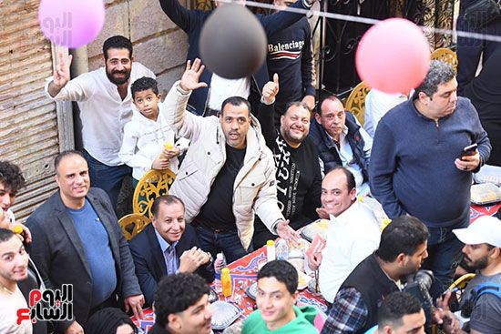 إفطار المطرية.. الآلاف يشاركون في أكبر حفل إفطار جماعى بمصر "صور"