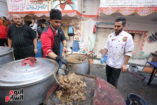 إفطار المطرية.. الآلاف يشاركون في أكبر حفل إفطار جماعى بمصر "صور"