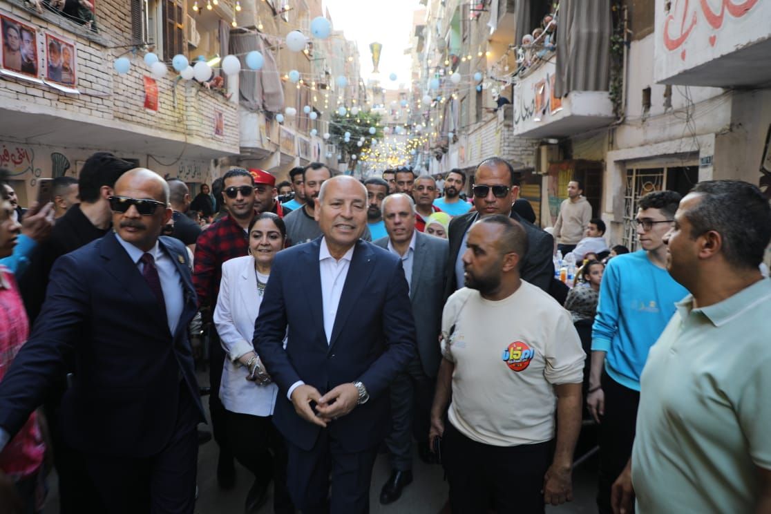 محافظ القاهرة يشارك فى حفل إفطار المطرية.. صور