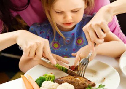 الامارات | الأطفال الذين يتناولون السمك .. اجتماعيون بدرحة أكبر وأكثر لطفاً