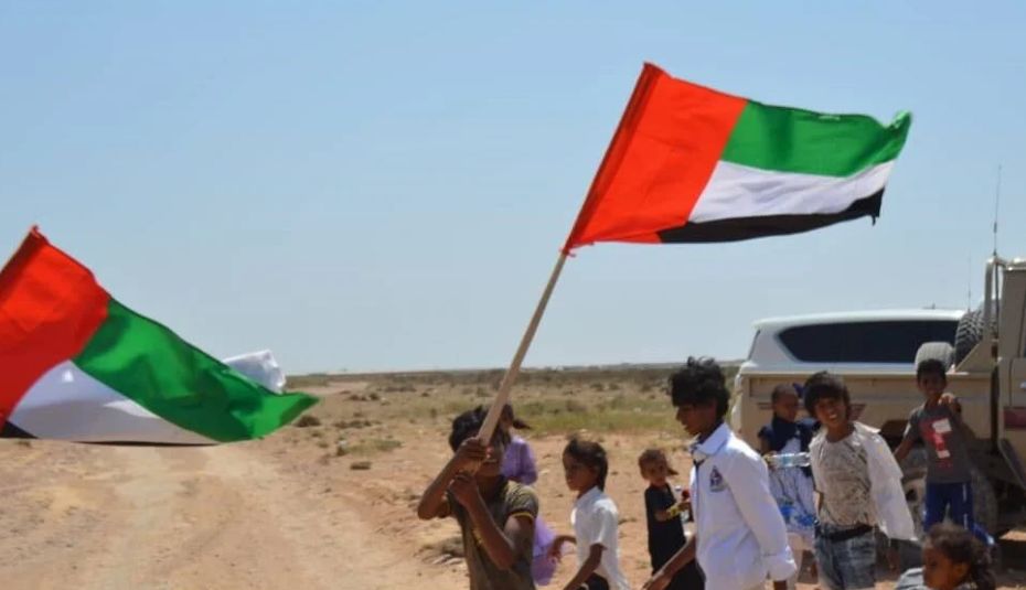 محافظ المهرة يهين "عيدروس الزبيدي" ويوجه له صفعة مدوية