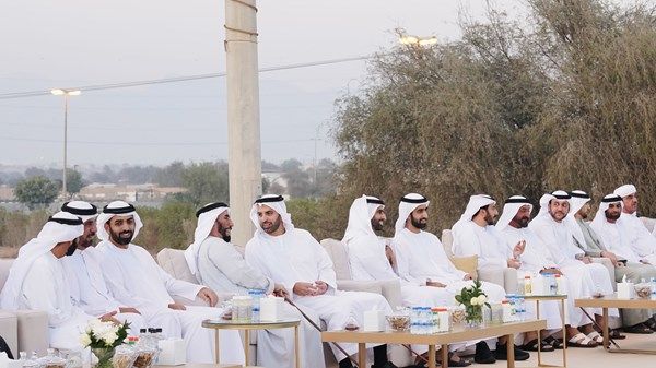ولي عهد رأس الخيمة يقيم مأدبة إفطار على شرف ملاك الهجن