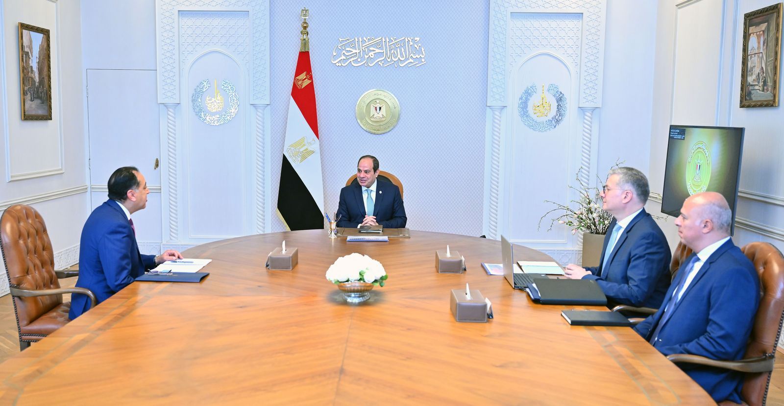 الرئيس السيسى يوجه بمواصلة العمل لزيادة الاستثمارات الأجنبية فى قطاع البترول