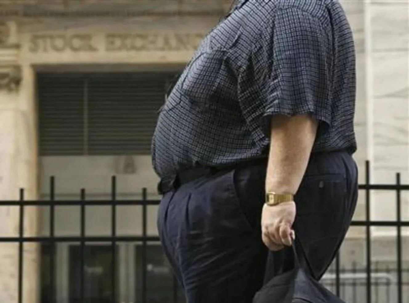 أكثر بثلاث مرات... دراسة تكشف عن أن الزواج يعرّض الرجال للسمنة