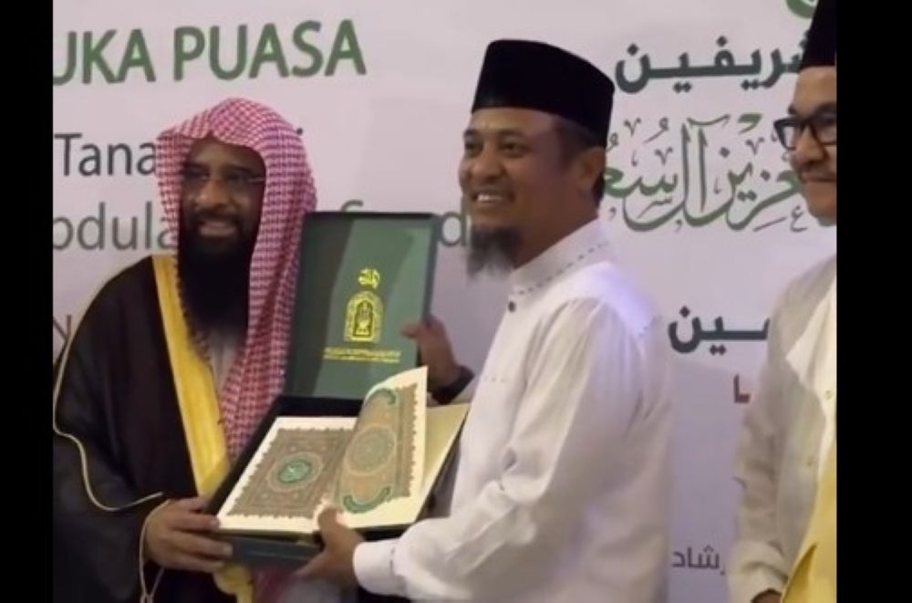 10 آلاف صائم في إفطار الشؤون الإسلامية بماكاسار الإندونيسية