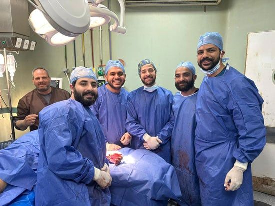 مدير طوارئ قصر العينى عن زراعة يد مبتورة: المريض جاء وقت الإفطار واستغرقت 11 ساعة