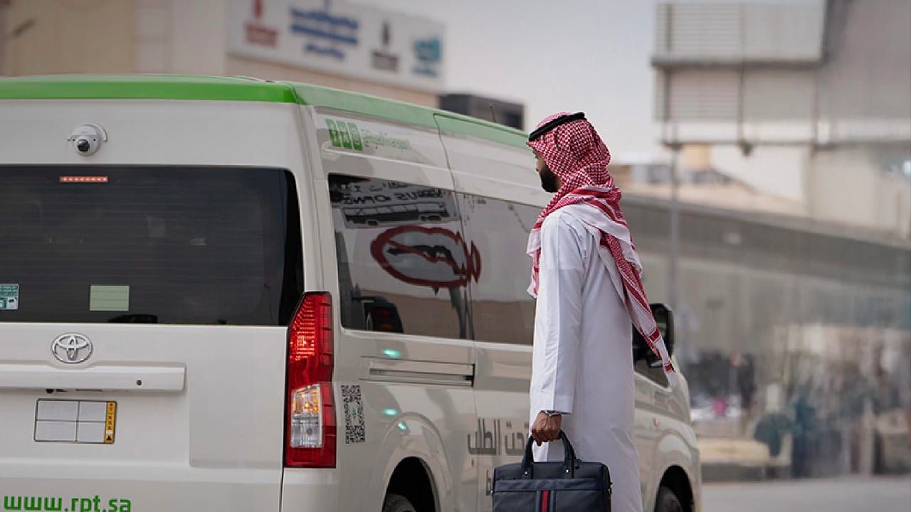 إطلاق خدمة الحافلات تحت الطلب في الرياض عبر تطبيق درب .. صور
