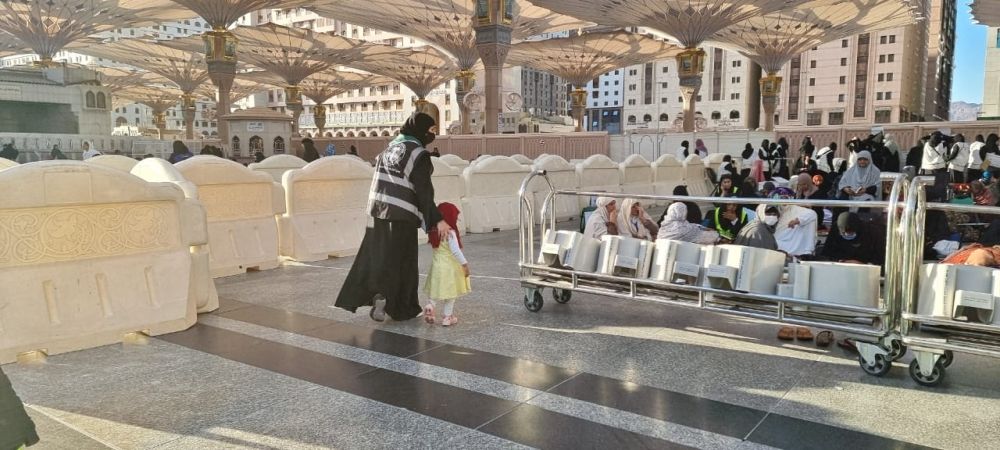 الكشافة السعودية.. عطاءٌ متجدد في خدمة زوار المسجد النبوي الشريف