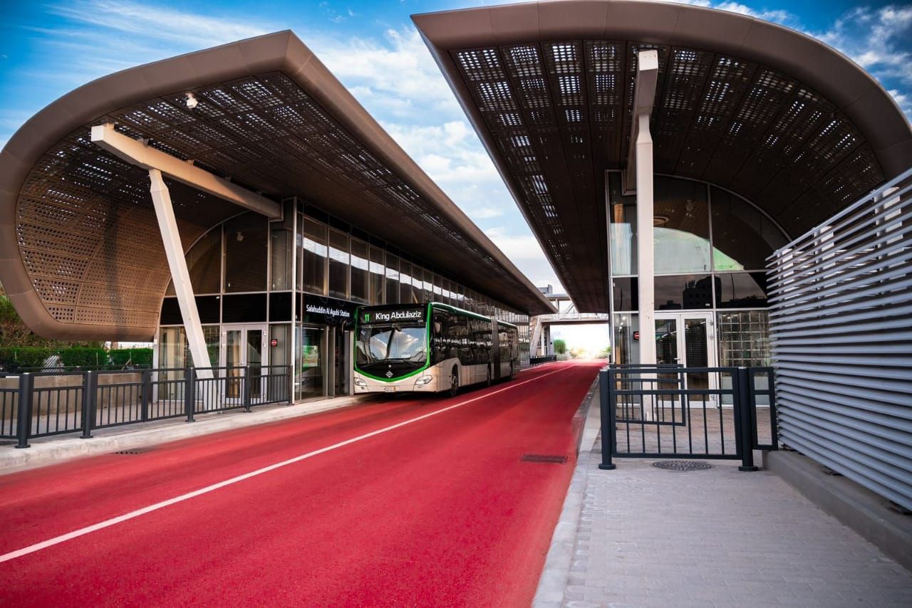 إطلاق خدمة الحافلات تحت الطلب في الرياض عبر تطبيق درب .. صور