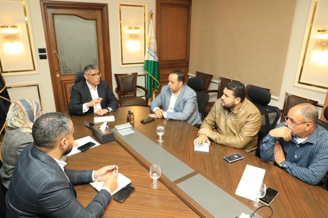 محافظ الجيزة: دعم المستشفيات والوحدات الصحية بـ287 جهازًا طبيًا وعلاجيًا