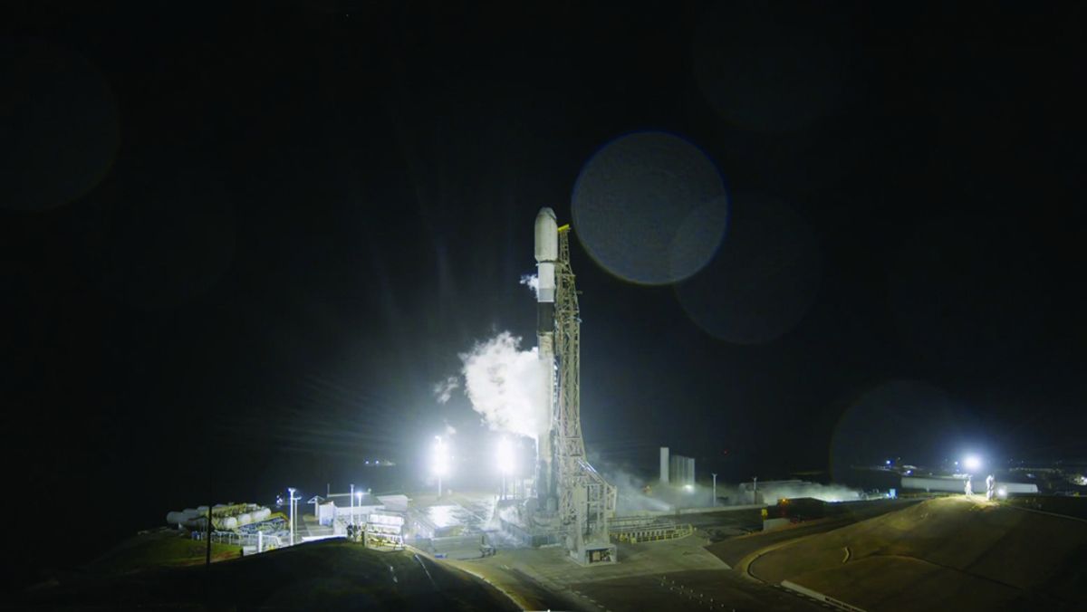 الامارات | «اتحاد سات» يصل إلى مداره بنجاح ويرسل أولى إشاراته