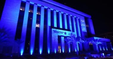 وزارة الصحة تضىء مبنى الديوان العام فى العاصمة الإدارية بالأزرق والأحمر