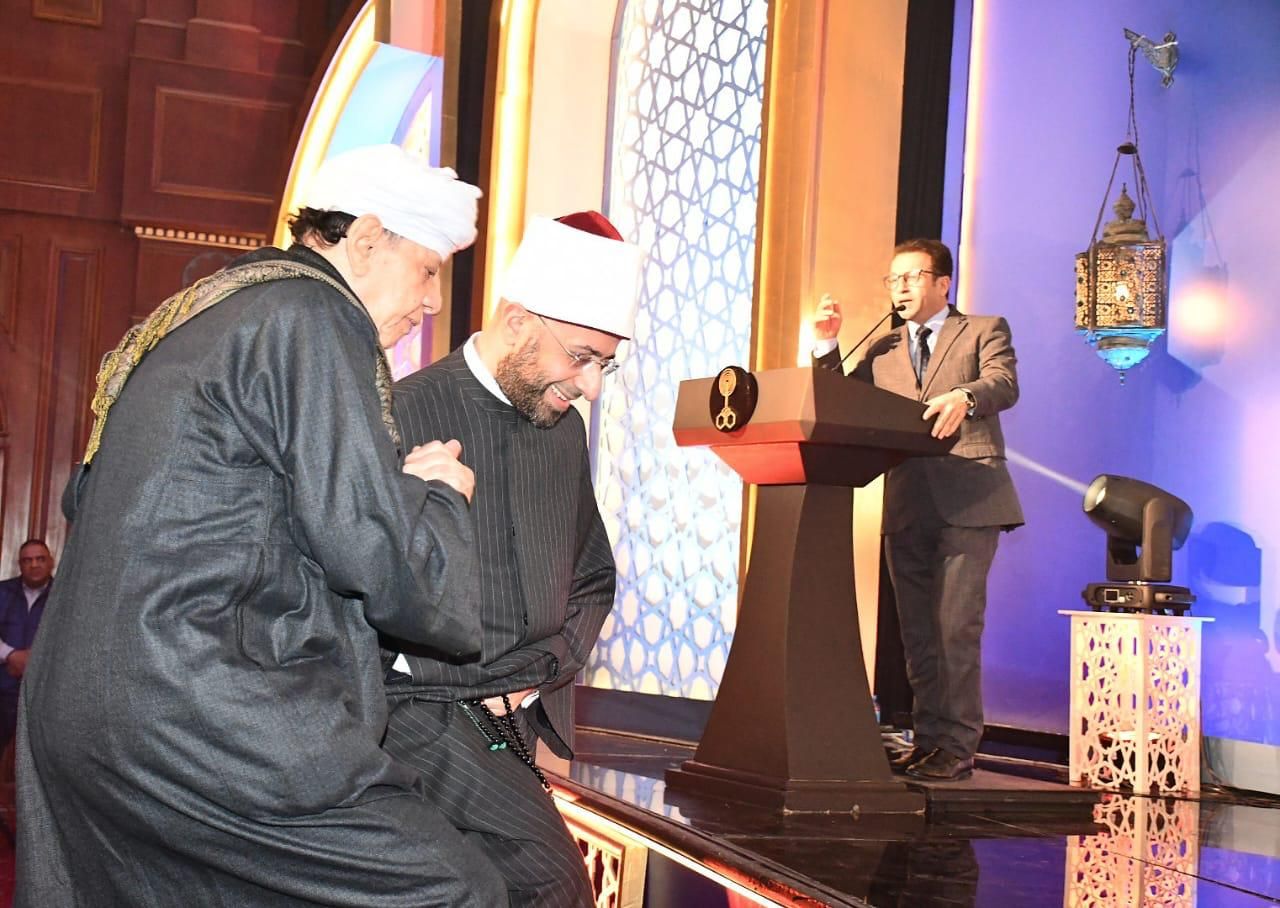 وزير الأوقاف: الشيخ ياسين التهامي عميد المداحِين للجناب النبوي العظيم